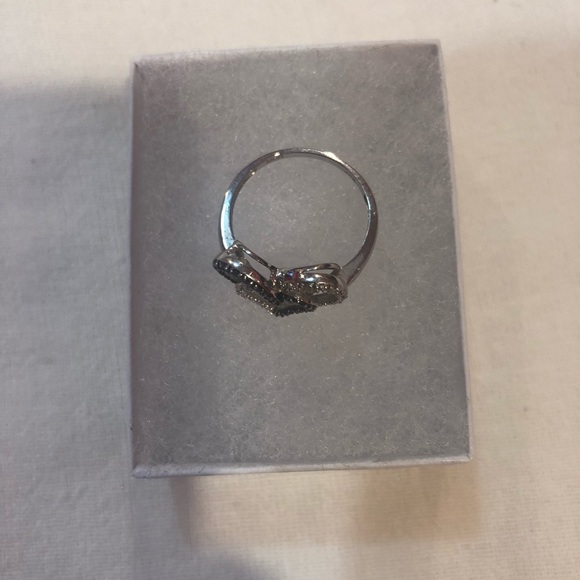 Sterling Silver Heart Shaped Ring - Picture 2 of 4